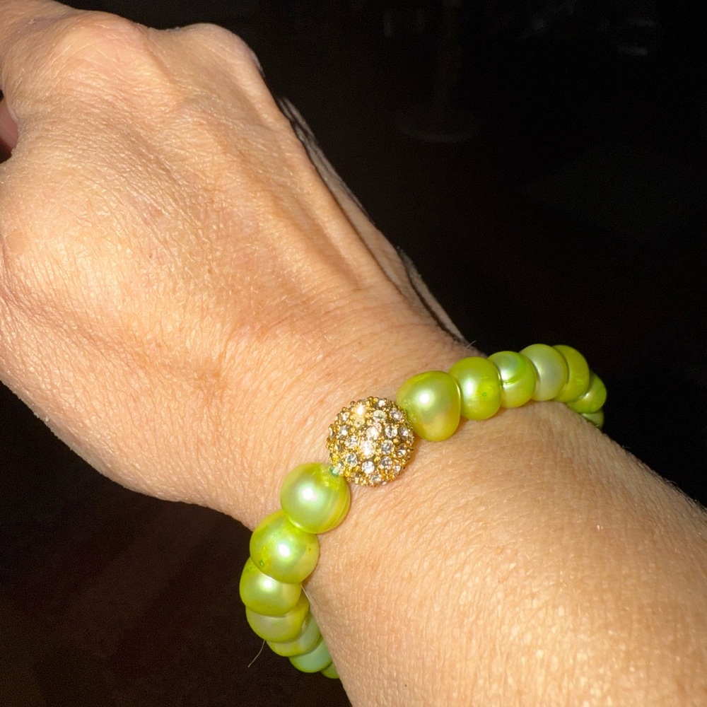 Elegant Gold and Green Pearl Bracelet